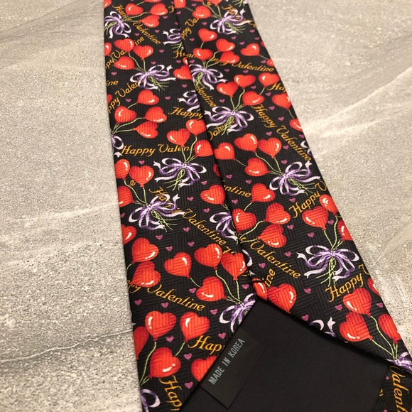 Valentine’s Day hearts and flowers tie black red - Picture 4 of 4